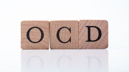 האם טיפול פסיכותרפי לילדים עוזר להפרעה טורדנית-כפייתית (OCD)